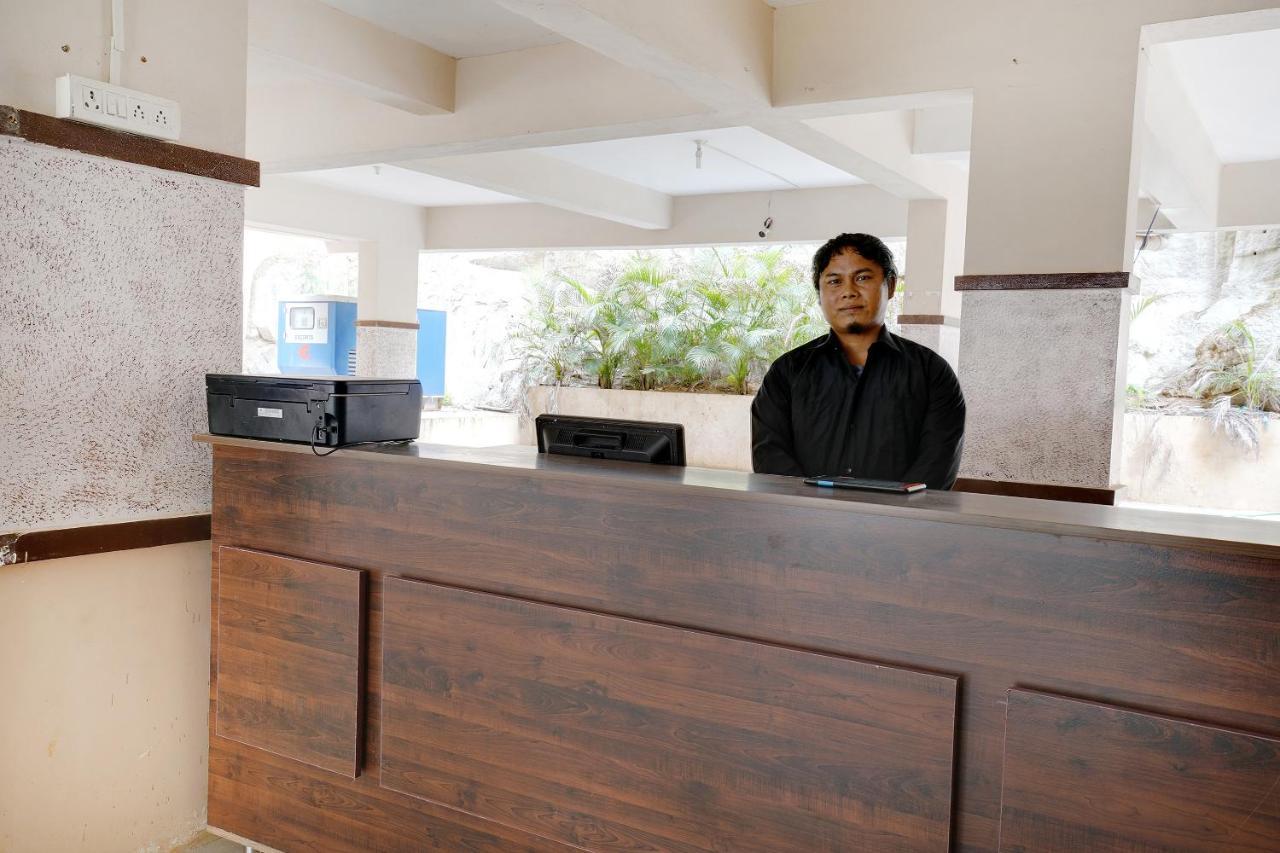 Oyo 41102 Hyderabad Elite Hotel Haidar Sahibguda Kültér fotó
